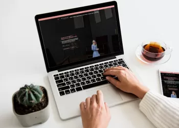 Psikolog Begüm Yemişçi için Web Tasarım ve Logo Çalışmaları Yaptık!